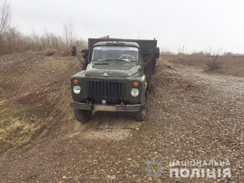 На Кіцманщині незаконно видобували гравійно-піщану суміш