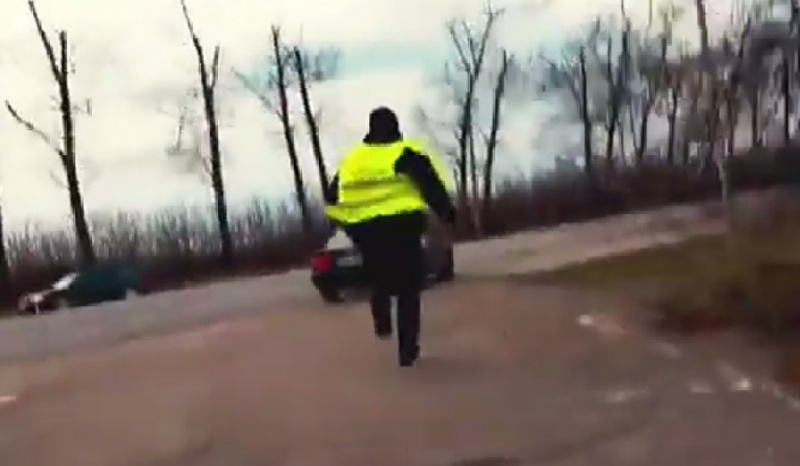 Чернівецький поліцейський втік після отримання хабара