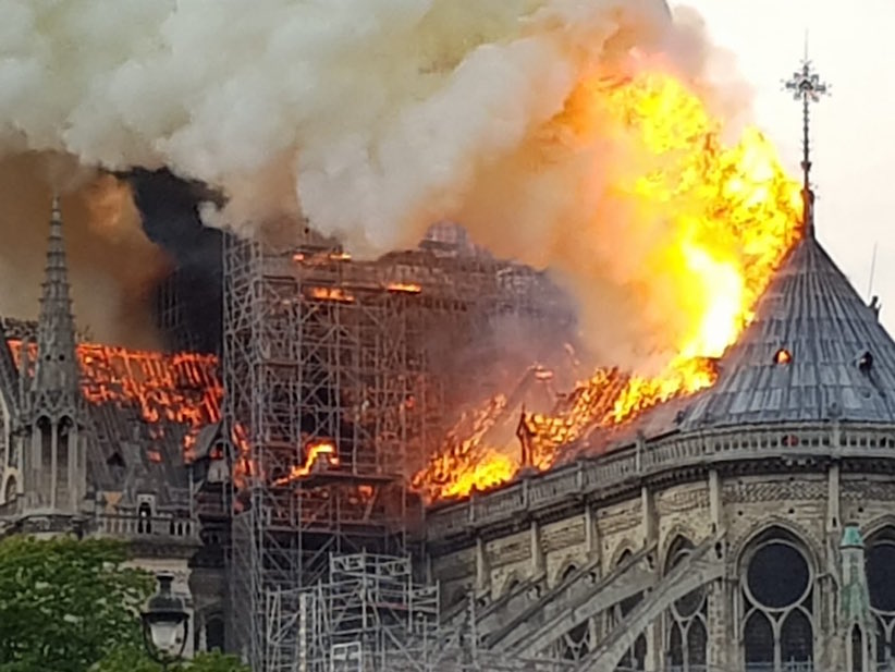 У Франції горить Собор Паризької Богоматері, якому понад 850 років