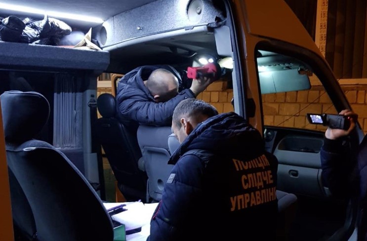 Поліція затримала працівника турфірми за оборудку щодо видачі румунського паспорта