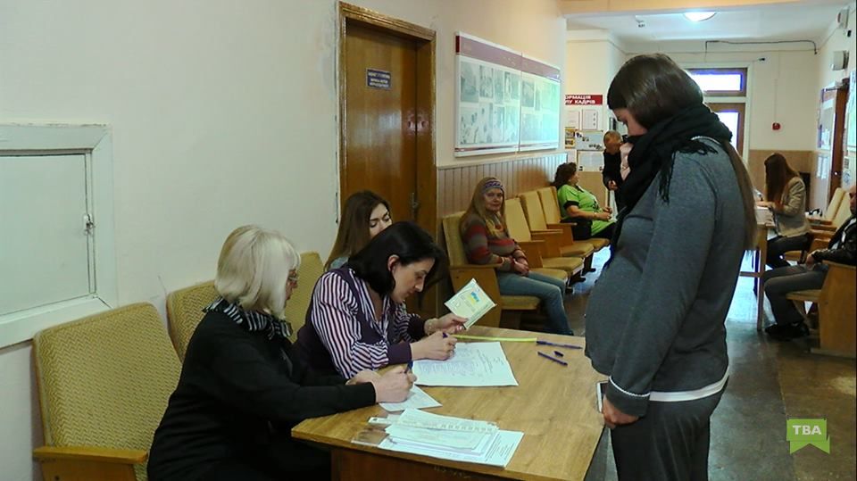 І народжують, і голосують: як проходять вибори у Чернівецькому пологовому будинку №2
