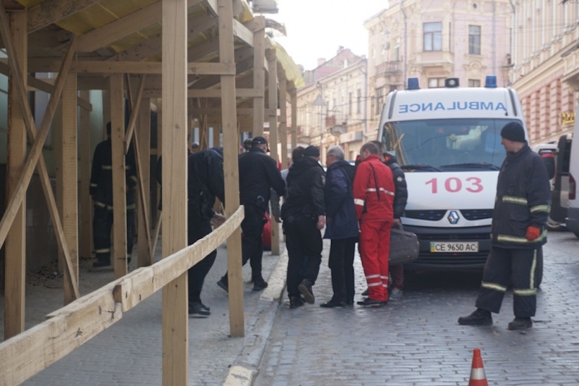 У поліції прокоментували спробу самогубства у центрі Чернівців