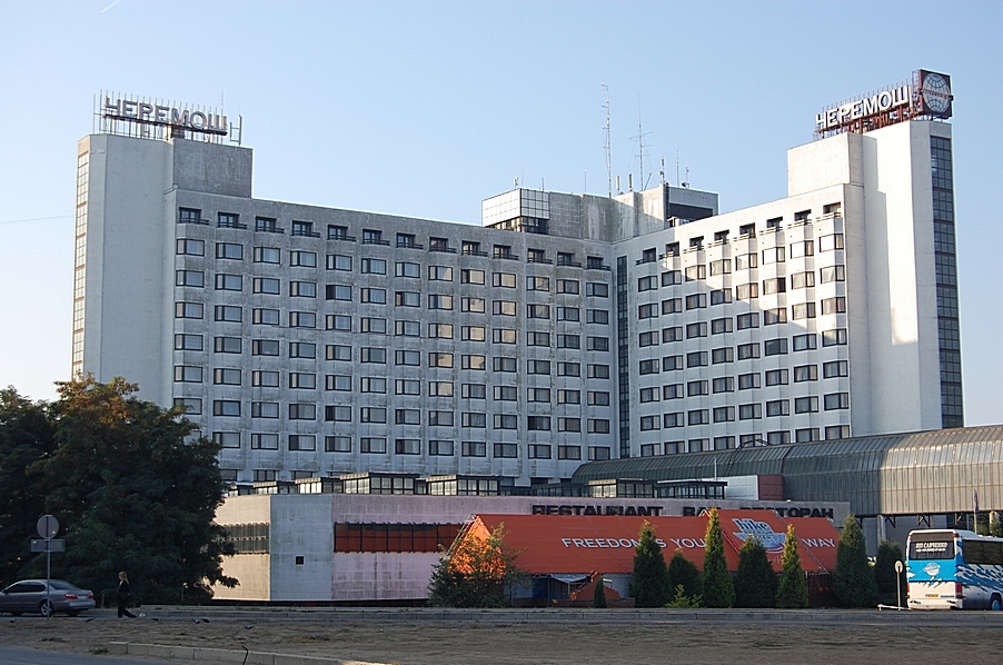 Фірма Дмитра Фірташа має намір купити готель «Черемош»