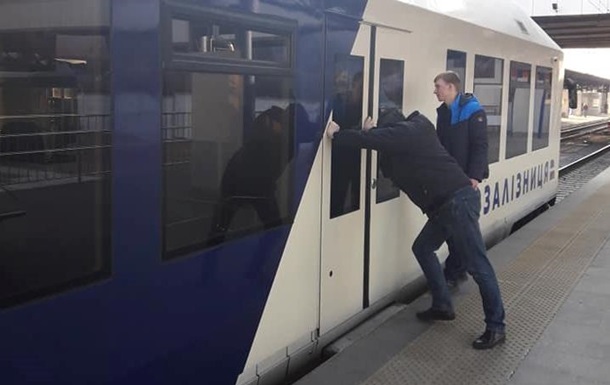 Експрес-поїзд Київ-Бориспіль знову зламався