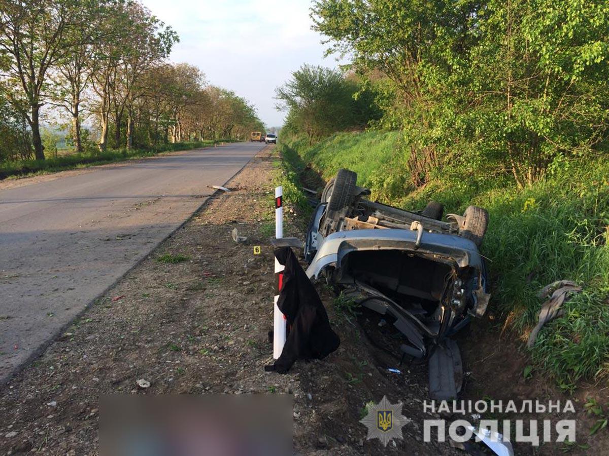 На Буковині перекинулася автівка, якою керував п’яний водій: загинув пасажир