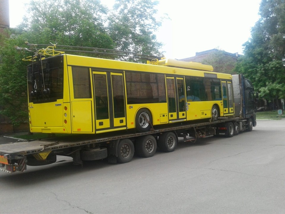 До Чернівців їдуть нові тролейбуси з Дніпра