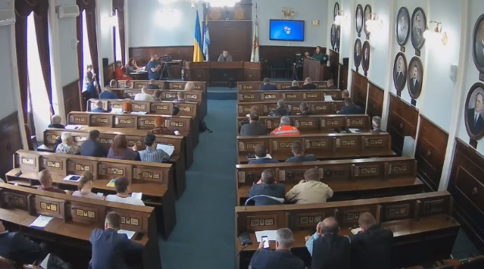 У Чернівцях виконком віддав релігійній громаді кінотеатр «Україна»