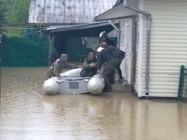 На Буковині внаслідок сильних злив підтопило населені пункти