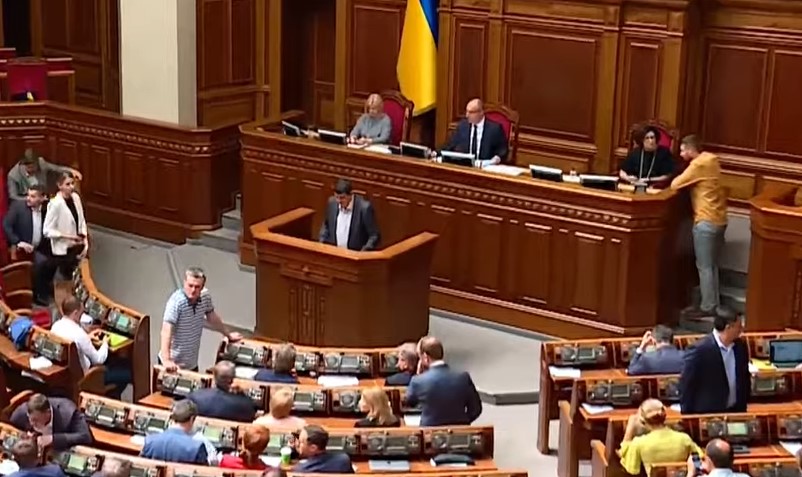 “Народний фронт” внесе до КСУ подання щодо законності розпуску Ради