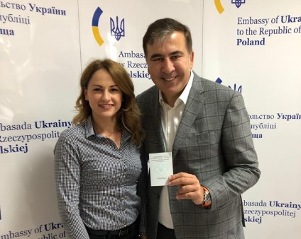 Саакашвілі отримав посвідчення особи і повертається в Україну