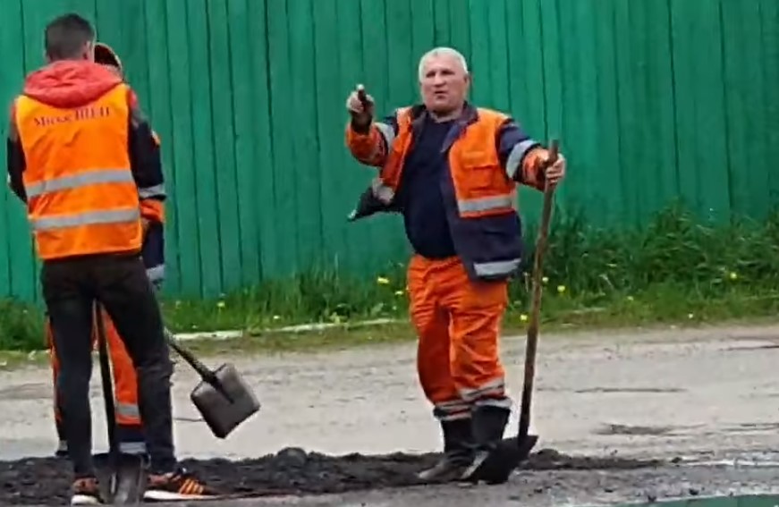 У Чернівцях працівник місьШЕП погрожував перехожому каменюкою (відео)
