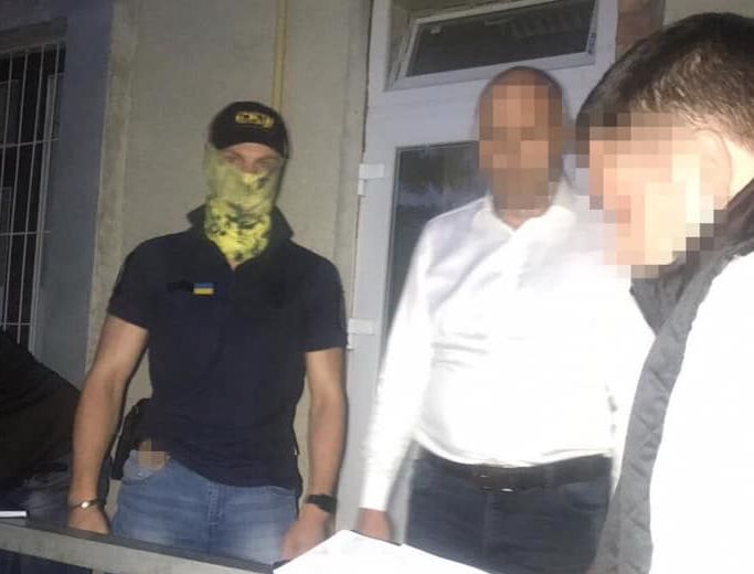 На Буковині поліцейський намагався підкупити посадовця військкомату – СБУ