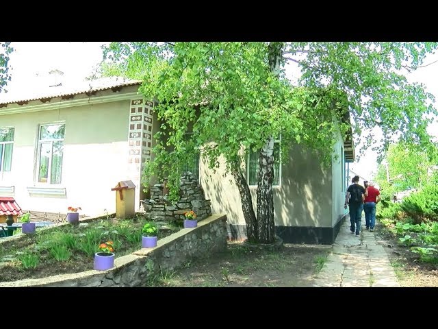 У селі Василівка на Сокирянщині покрівлю садочка не ремонтували пів століття
