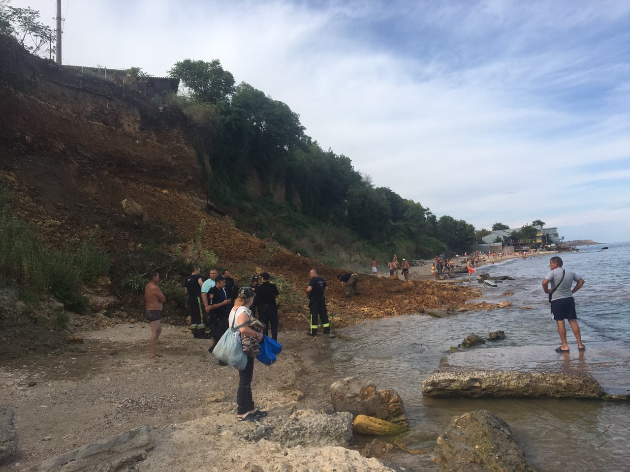 Зсув на пляжі в Одесі: під грунтом нікого не знайшли