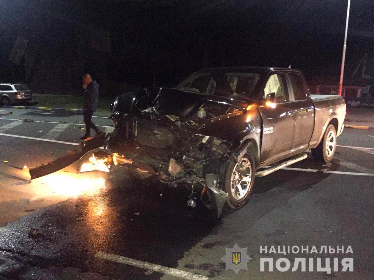 Зіткнення Audi A6 та Dodge: вночі поблизу Чернівців загинув чоловік (фото)