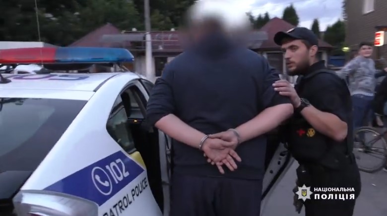 У Чернівцях поліція затримала чоловіка, який неправдиво повідомив про теракт