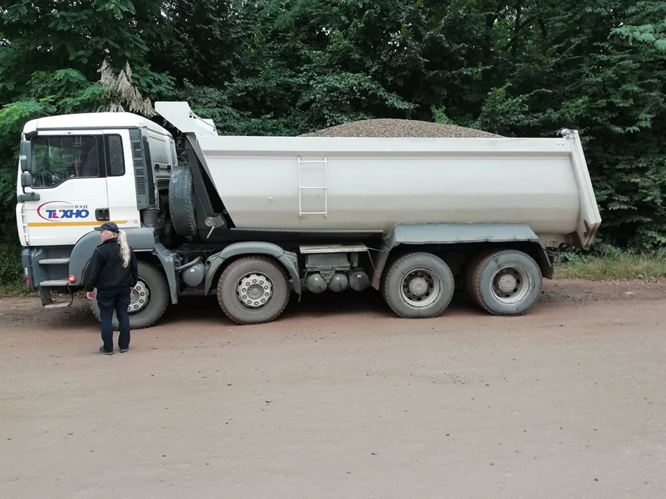 У Чернівцях покарали чотирьох водіїв за порушення правил перевезення сипучих матеріалів