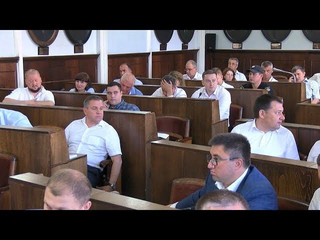 Березневу сесію закрили наприкінці липня  Депутати Чернівецької міськради нарешті зібралися на за