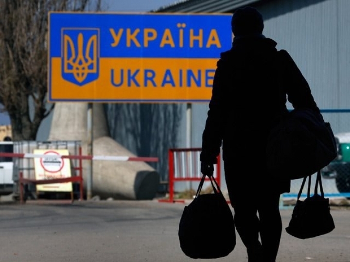 Понад 3 млн українців працює за кордоном на постійній основі – Мінсоцполітики