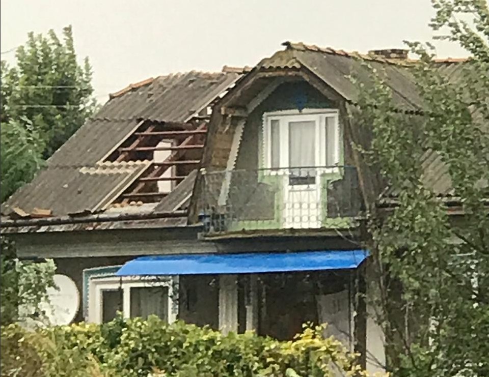 На Заставнівщині сильний буревій пошкодив дахи будинків