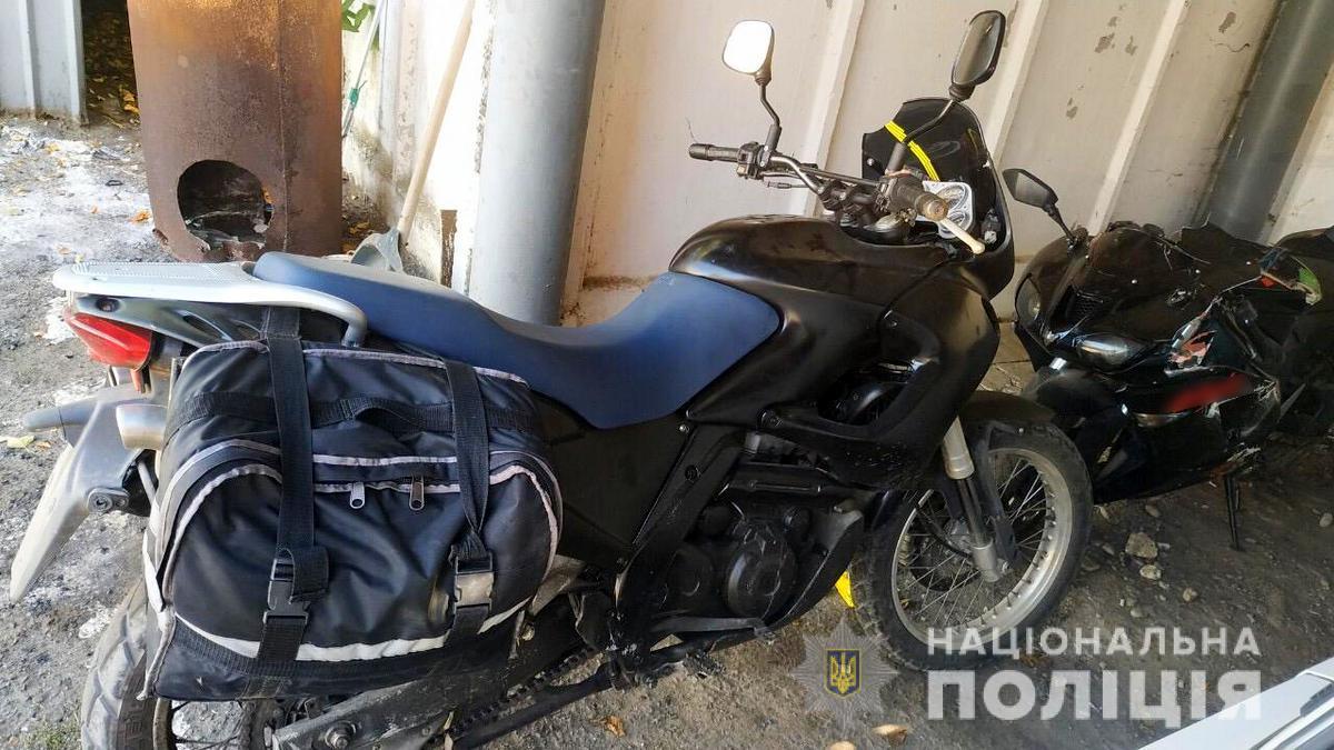 Поліцейські Буковини розкрили крадіжку мотоцикла