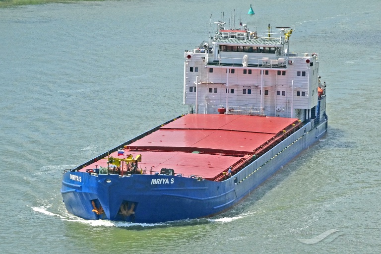 В Херсон доставили танкер, який перевозив паливо російським військовим в окупований Крим