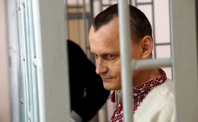 У РФ заявляють про “вибуття” Карпюка з в’язниці