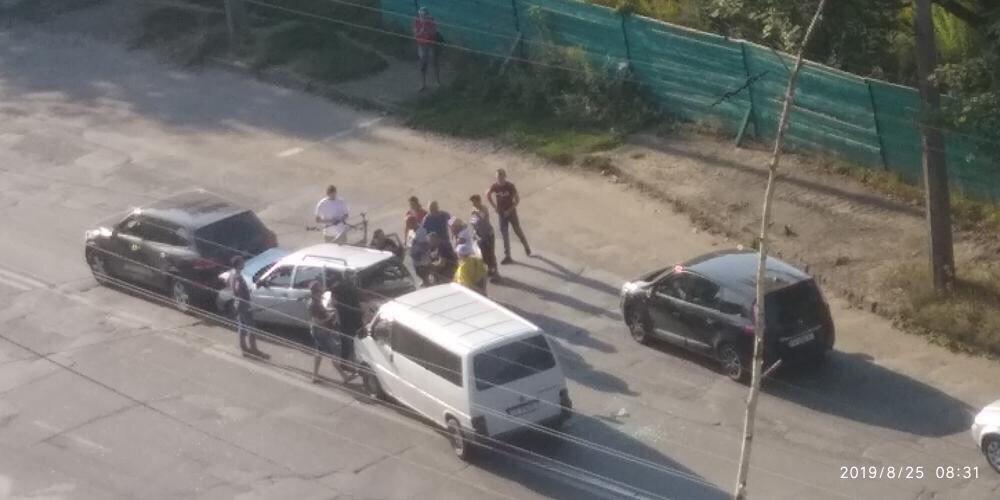 У Чернівцях на вулиці Південно-Кільцевій трапилась ДТП, є постраждалі