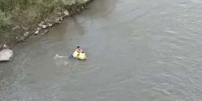 У Чернівцях на річці Прут Служба порятунку врятувала чоловіка