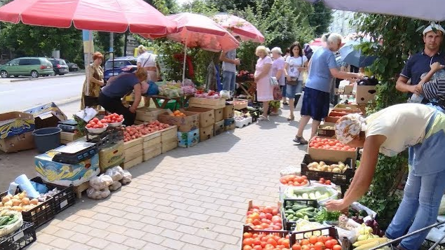 У Чернівецькій міськраді нагадали, що з 5 серпня штрафуватимуть вуличних торговців