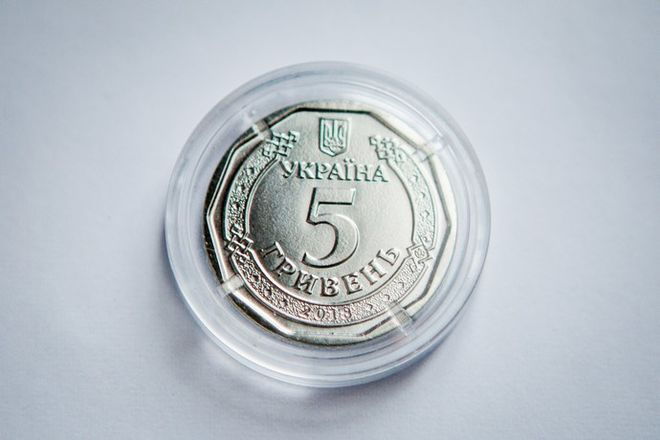 В Україні сьогодні ввели в обіг монети номіналом 5 гривень