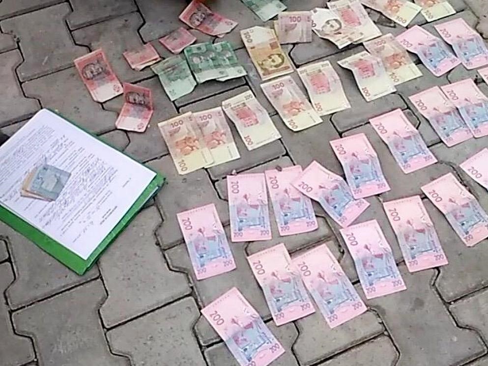 Поліцейські Садгірського відділення поліції розшукали викрадені кошти та повернули їх власнику