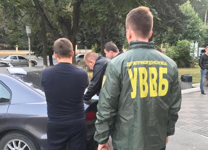 В Чернівецькій області на хабарі затримали двох прикордонників