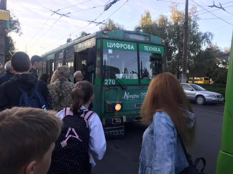 У Чернівцях почали курсувати дитячі тролейбуси