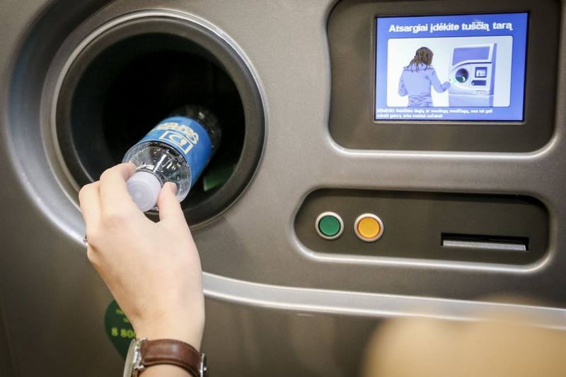 В Україні планують встановлювати автомати для збору пастикових пляшок