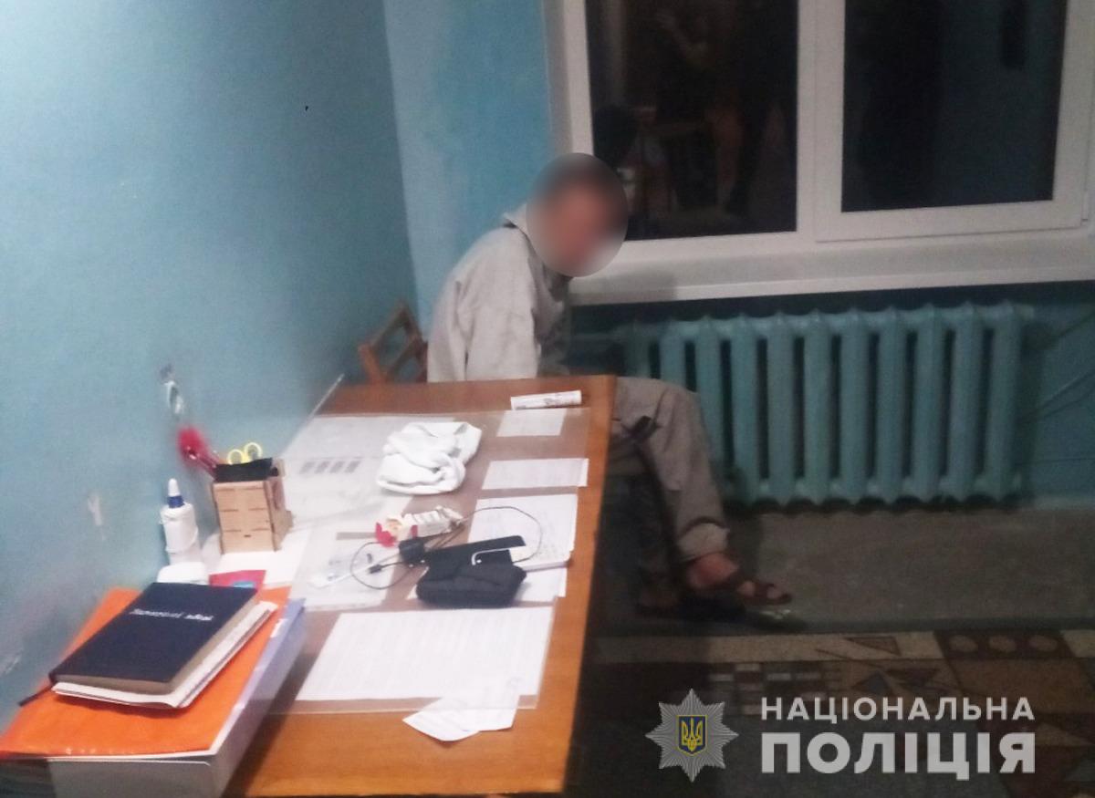 Працівники Шевченківського відділення поліції затримали крадія на місці злочину
