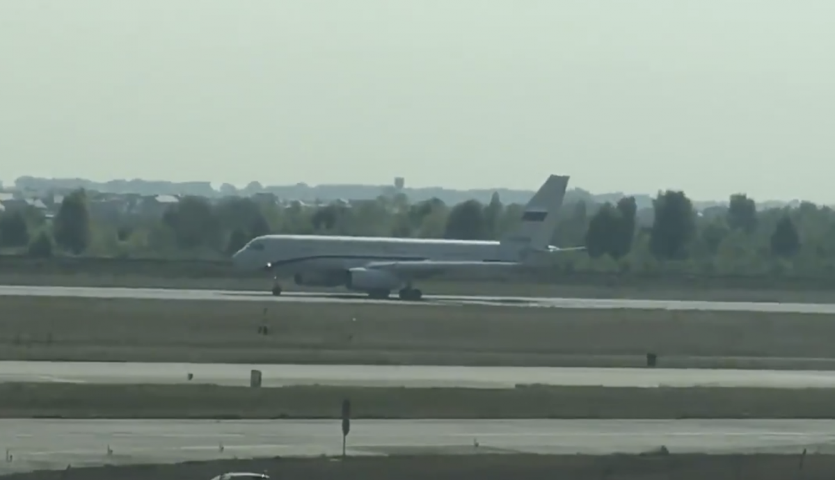 Російський урядовий літак приземлився в аеропорту “Бориспіль” (відео)
