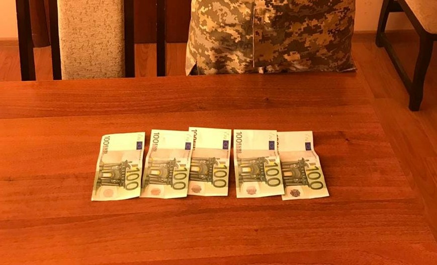 На Буковині виявили прикордонника, який отримав хабар у розмірі 500 євро