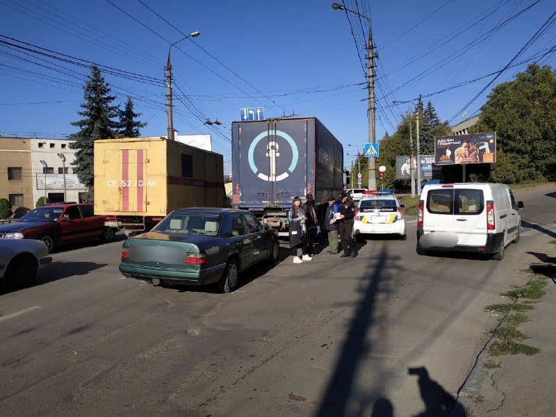 У Чернівцях через ДТП ускладнено рух на Руській