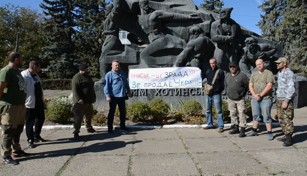 У Хотині ветерани АТО вийшли на мітинг проти прийняття формули Штайнмаєра