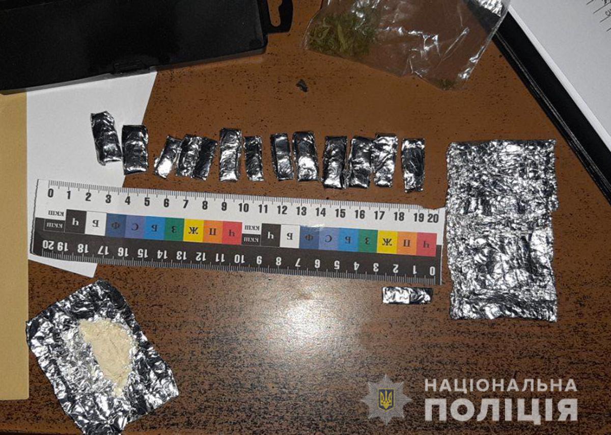 Упродовж вихідних поліція Буковини задокументувала три факти незаконного зберігання наркотиків