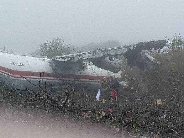 Поблизу Львова транспортний літак здійснив аварійну посадку
