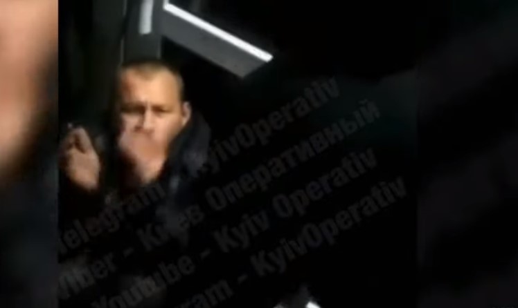 У Києві підлітки катували чоловіка електрошокером і знімали відео