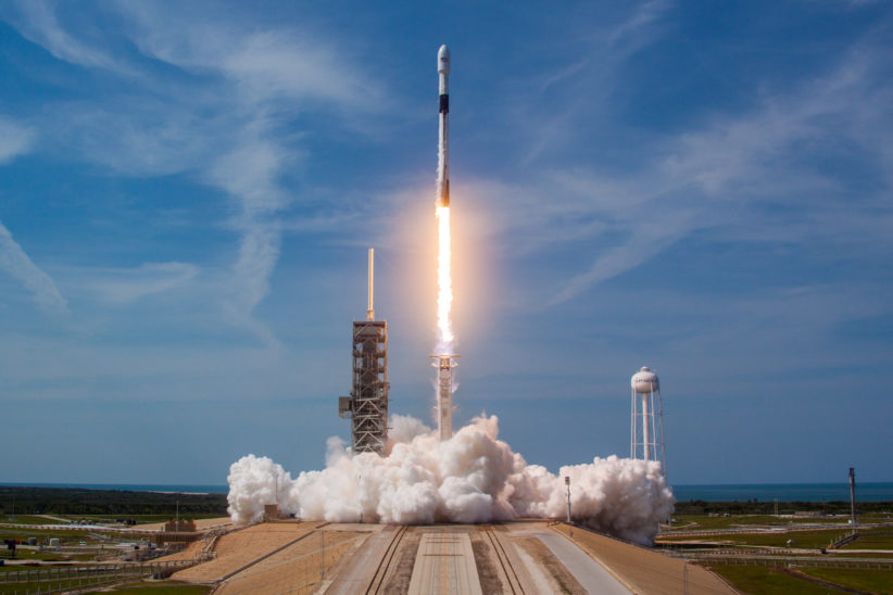 SpaceX запустила ракету Falcon 9 із 60-ма супутниками для швидкісного інтернету