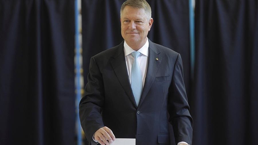 Президент Румунії Йоханніс лідирує в першому турі виборів