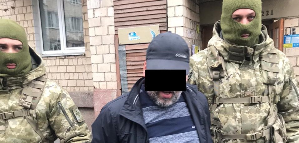 На Буковині прикордонники з поліцією затримали іноземця, якого понад рік розшукував Інтерпол
