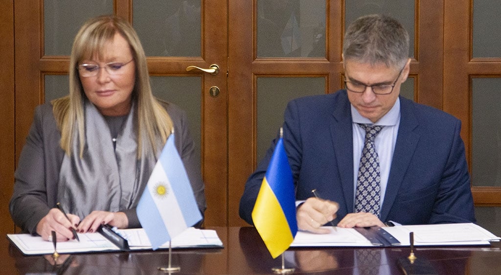 Україна підписала документ про збільшення строку безвізового перебування громадян в Аргентині