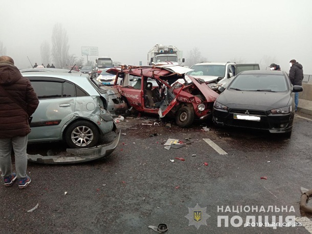 На трасі поблизу Одеси зіткнулися 17 автівок
