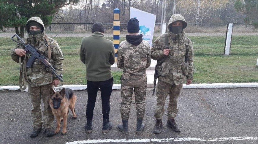 Стрілянина на кордоні: поблизу Красноїльська затримали двох порушників