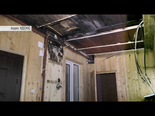 У Чернівцях пожежники врятували з охопленого полум’ям будинку жінку з маленьким хлопчиком